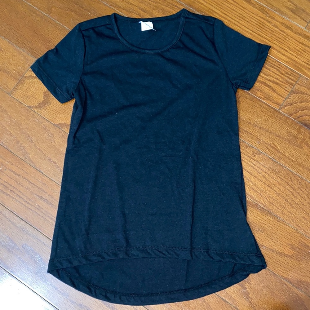 Black tee
